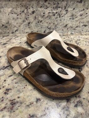 Birkenstock Gizeh Sandals Size 38 pearl size 7